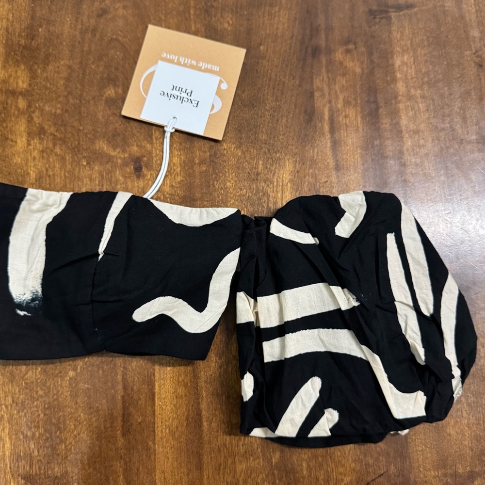 Seven Wonders Black Crop Top - Picture 3 of 8